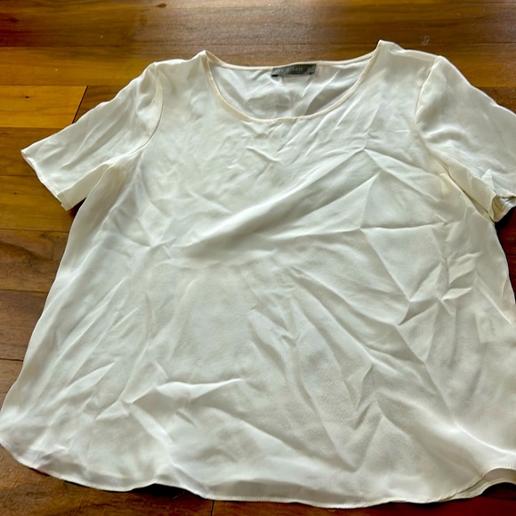 zoe & sam Tops - Silk White Top by Zoe & Sam Size M! NWOT!